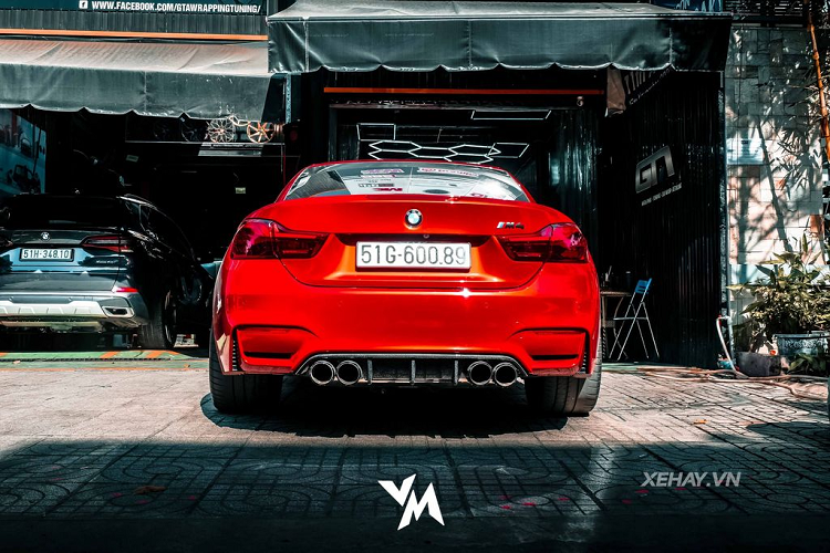 Chưa hết, ở khu vực phía đuôi xe, chiếc BMW M4 Convertible độ khủng này còn được chủ nhân tân trang lại bộ đèn hậu tương tự phiên bản GTS. Tuy tất cả nâng cấp kể trên chưa thực sự lớn về số lượng món đồ thay thế nhưng hiệu quả mang lại được đánh giá rất cao. Đặc biệt là về cảm giác vận hành, sự phấn khích và vẻ đẹp thẩm mỹ.
