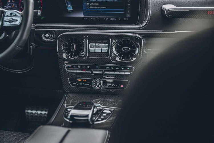 Bên cạnh đó, Mercedes-AMG G63 Brabus 900 Rocket Edition trang bị hệ thống treo coilover bằng nhôm Ride Control của Brabus, cho phép siêu SUV có thể hạ thấp tới 45 mm. Giảm xóc có thể được điều chỉnh bằng công tắc Drive Select trên xe.