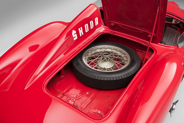 Hai mẫu xe có thân xe GRP được sản xuất vào cuối năm 1957 và đầu năm 1958, sau đó vào năm 1959 hai phiên bản Coupe rộng rãi hơn được sản xuất với thân xe được đóng bằng nhôm tấm. Tuy nhiên, các kỹ sư đã cố gắng giữ cho trọng lượng của chiếc Coupe chỉ ở mức 555 kg trong khi tốc độ tối đa vẫn đạt mức tương đương hai mẫu ban đầu. Đáng tiếc thay, cả hai chiếc Skoda 1100 OHC đều đã bị phá hủy do tai nạn trong quá trình sử dụng.