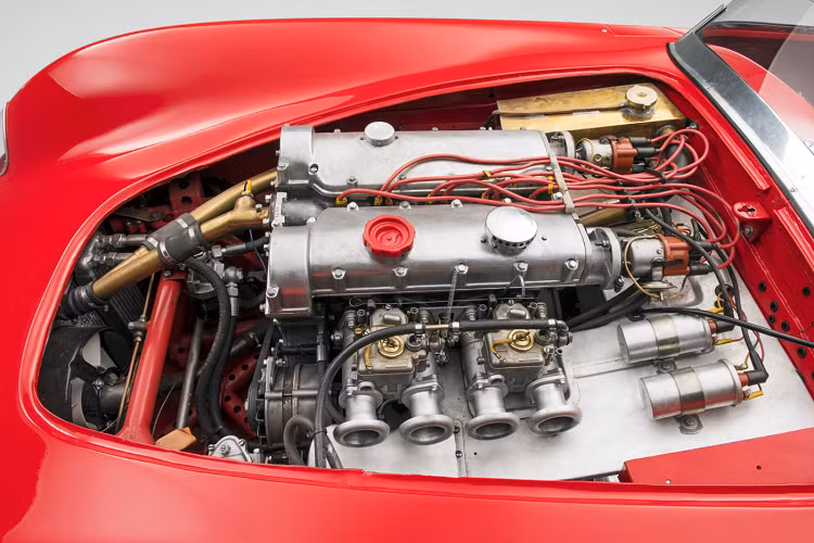 Ngay sau khi ra mắt, chiếc Skoda 1100 OHC đặc biệt này đã giành được chiến thắng ngay lập tức tại buổi ra mắt công chúng. Trên đường đua của thành phố ở Mladá Boleslav, tay đua giàu kinh nghiệm Miroslav Fousek đã giành chiến thắng trong cuộc đua vào cuối tháng 6 năm 1958. Các tay đua Václav Bobek Sen, Václav Čížkovský, Josef Vidner và Jaroslav Bobek cũng đã tiếp tục điều khiển chiếc xe đua này tham gia các giải đua lớn nhỏ trong những năm sau đó.