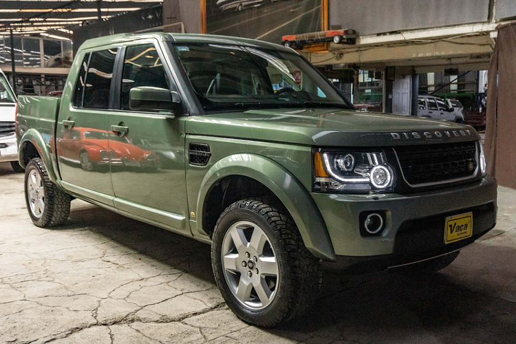 Thương hiệu Land Rover từ trước tới nay vốn nổi tiếng về việc tạo ra những chiếc SUV với nhiều kích cỡ và mục đích sử dụng khác nhau. Cho dù khách hàng muốn chạy off-road hay di chuyển nhẹ nhàng trong đô thị, thì chắc chắn sẽ tìm được một chiếc Land Rover bán tải đủ khả năng để thỏa mãn nhu cầu của họ. 