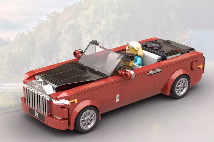 Không chỉ có vậy, “HenkvdL05” còn mong muốn cung cấp các tùy chọn cho chiếc Phantom VIII của mình. thiết kế của xe có đi kèm tính năng chuyển đổi, cung cấp cả hình dạng seden mui cứng hoặc coupe mui trần.