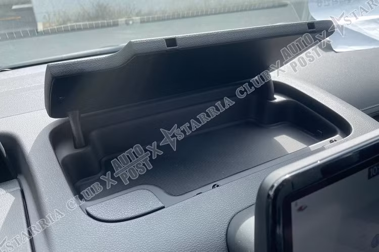 Tại thị trường Hàn Quốc, Hyundai Staria 2021 bản Lounge có 2 tùy chọn động cơ. Đầu tiên là động cơ diesel 4 xi-lanh, dung tích 2.2L với công suất tối đa 200 mã lực. Con số tương ứng của động cơ xăng 3.5L là 240 mã lực.