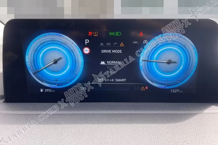 Bước vào bên trong Hyundai Staria 2021 bản Lounge, người lái được chào đón bằng những trang bị cao cấp như 2 màn hình 10,25 inch của bảng đồng hồ kỹ thuật số và hệ thống thông tin giải trí. Bảng đồng hồ có 3 chế độ hiển thị là Eco, Comfort và Sport tiêu chuẩn.