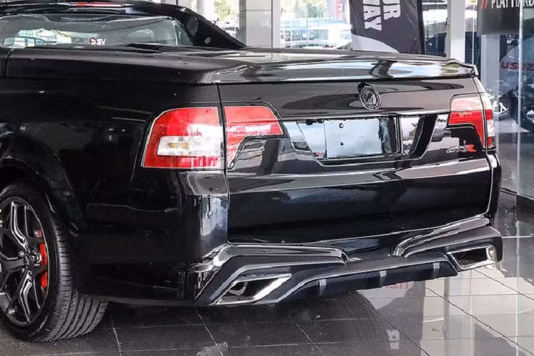 Chiếc HSV Maloo GTSR 2017 cuối cùng từng được sản xuất này đang được treo giá 958.000 AUD. Đây là số tiền đắt gấp vài lần một siêu xe thông thường ở Úc, và khiến cái giá bán lẻ ban đầu 96.990 AUD trở thành một trò đùa đúng nghĩa.