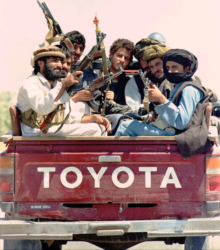 Tai sao cac tay sung Taliban lai thich xe oto cua Toyota?-Hinh-3