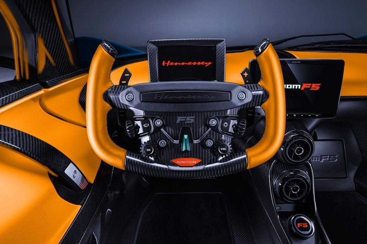 Mới đây, một doanh nhân người Mỹ đã đặt hàng siêu xe này với màu sơn ngoại thất Blue Arione thửa riêng. Tuy phải bỏ ra hơn 2,1 triệu USD, nhưng ông không được sử dụng siêu xe này quá 4.000 km mỗi năm.