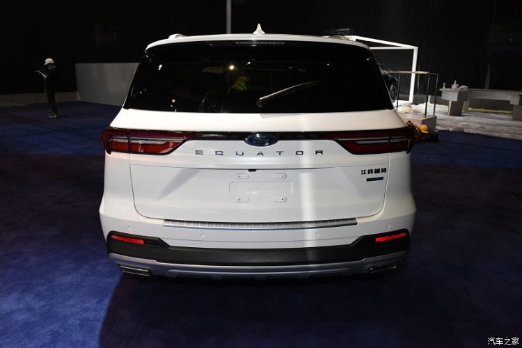 Cuối cùng là gói công nghệ an toàn Ford Co-Pilot với hệ thống kiểm soát hành trình ở mọi dải tốc độ, hỗ trợ giữ làn đường, cảnh báo chuyển làn đường, phanh khẩn cấp tự động, cảnh báo va chạm sớm, hỗ trợ chuyển làn đường và hỗ trợ đỗ xe tự động. Camera 360 độ, hệ thống hỗ trợ khởi hành ngang dốc và hỗ trợ đổ đèo cũng xuất hiện trên mẫu SUV cỡ trung này.