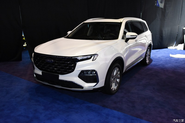 Vào hồi cuối tháng 3 vừa qua, hãng Ford đã chính thức tung dòng SUV cỡ trung Equator hoàn toàn mới ra thị trường Trung Quốc. Tuy nhiên, vào thời điểm đó, hãng Ford chỉ công bố giá bán của Equator 2021 bản 6 chỗ. Mãi đến nay, khi tham gia triển lãm Ô tô Thượng Hải 2021, Ford Equator 2021 mới bản 5 chỗ và 7 chỗ mới được tung ra.