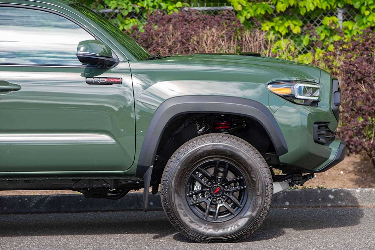 Mỹ bắt đầu lắp ráp Tacoma từ năm 1995. Kể từ đó, mẫu bán tải Nhật thường xuyên góp mặt trong các bảng xếp hạng xe bán chạy nhất tại quốc gia này qua các năm.