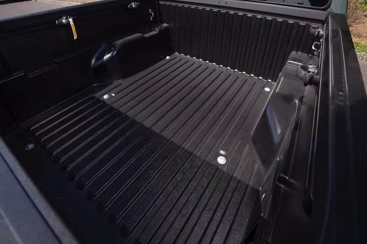 Tại Việt Nam, các mẫu xe bán tải Nhật dường như chưa bao giờ có cơ hội soán ngôi được Ford Ranger.