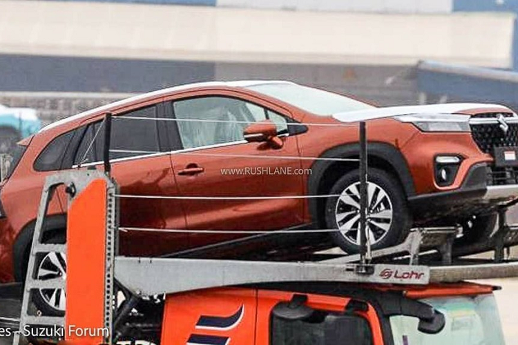 Nằm bên dưới nắp ca-pô của Suzuki S-Cross 2022 dự kiến là hệ truyền động mild hybrid 48 V, bao gồm máy xăng Boosterjet 4 xi-lanh, dung tích 1.4L, sản sinh công suất tối đa 127 mã lực và mô-men xoắn cực đại 235 Nm. Động cơ đồng hành với hộp số sàn 6 cấp hoặc tự động 6 cấp cùng hệ dẫn động 4 bánh toàn thời gian AllGrip.