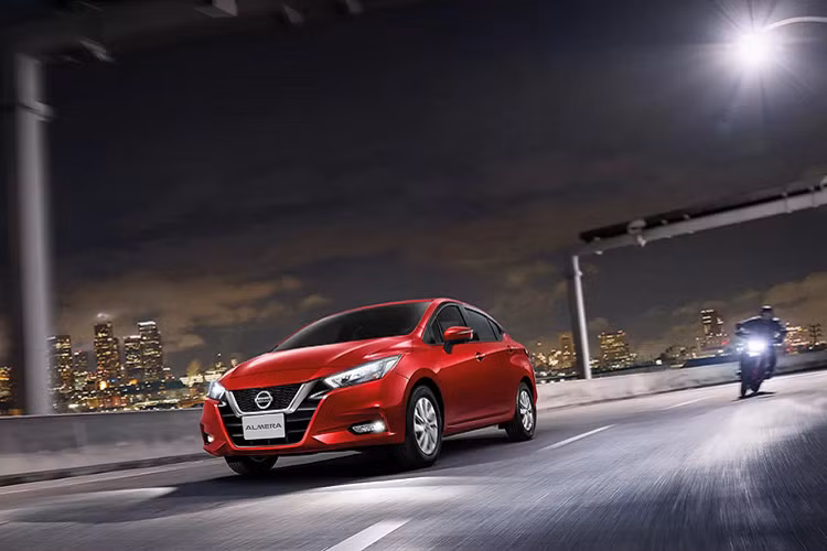 Nhìn chung, Nissan Almera 2021 trang bị vừa tầm, đủ dùng. Trang bị công nghệ an toàn và hỗ trợ lái đầy đủ. Tuy nhiên, mẫu xe này không được trang bị ghế Da như các đối thủ. Về giá bán, Nissan Almera 2021 không phải là mẫu xe có mức giá “mềm” trong phân khúc.