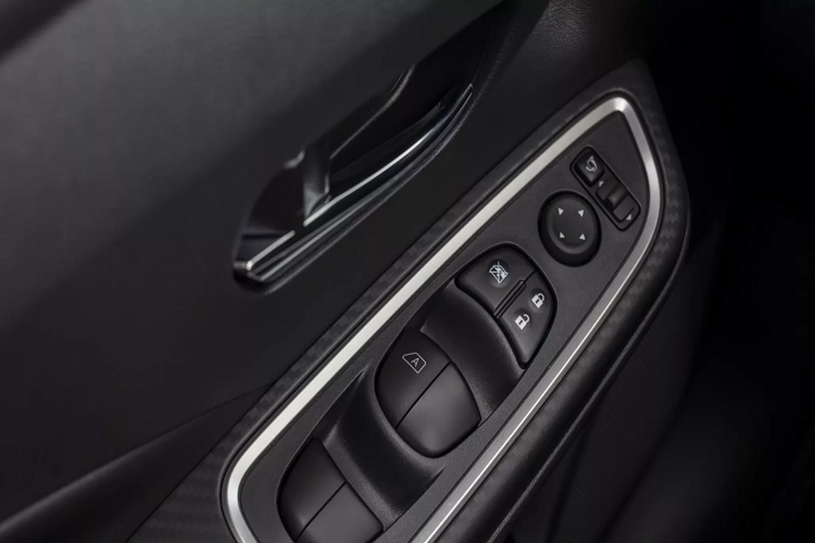 Ở phiên bản tiêu chuẩn, Nissan Almera 2021 trang bị đèn pha halogen, đèn hậu LED. Nội thất trang bị giải trí và kết nối Radio AM/FM, USB, AUX, 4 loa. Đồng hồ hỗ trợ lái sử dụng màn Analog kết hợp với màn hình thông tin, Ghế bọc Nỉ, không có tính năng khoá cửa từ xa.