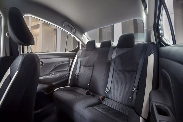 Trang bị an toàn Tiêu Chuẩn trên Nissan Almera 2021 bao gồm loạt phanh ABS/BA/EBD, hệ thống cân bằng điện tử ESC, kiểm soát độ bám đường TCS, khởi hành ngang dốc và 2 túi khí.