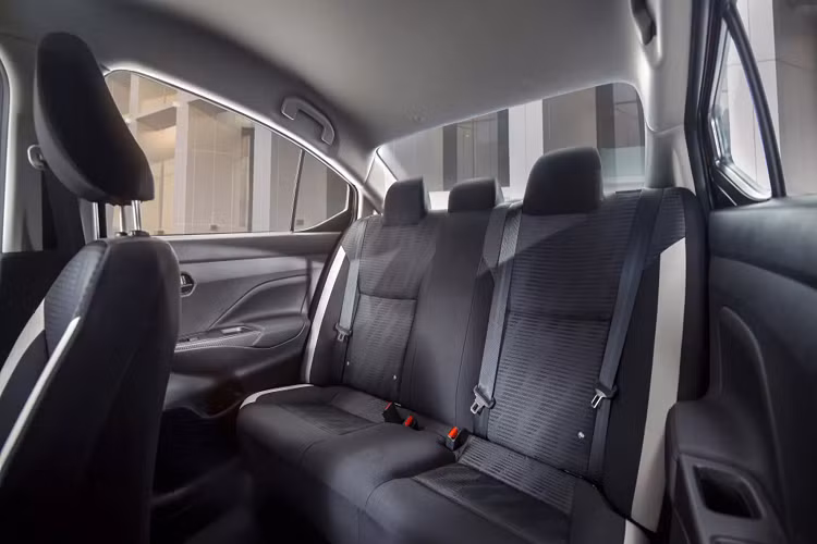 Trang bị an toàn Tiêu Chuẩn trên Nissan Almera 2021 bao gồm loạt phanh ABS/BA/EBD, hệ thống cân bằng điện tử ESC, kiểm soát độ bám đường TCS, khởi hành ngang dốc và 2 túi khí.