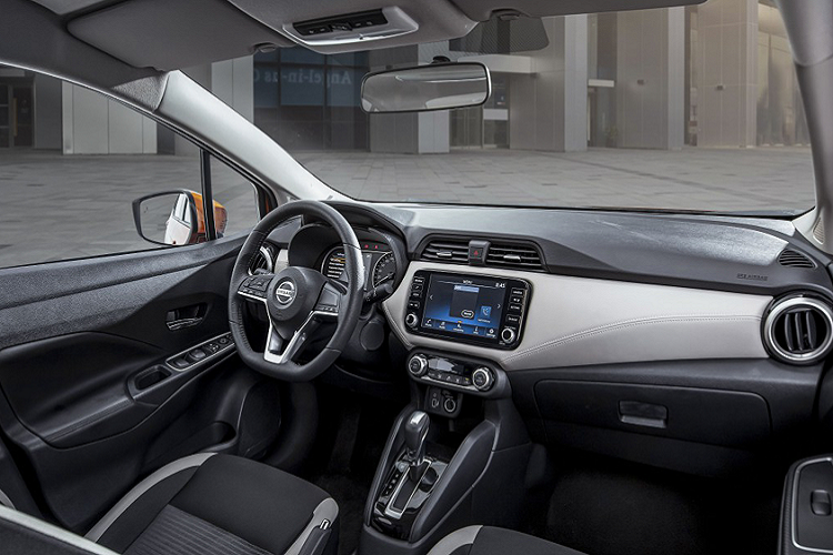 Giá bán cho 3 phiên bản của Nissan Almera 2021 còn ngang tầm giá với Toyota Vios (478 – 581 triệu đồng) và dễ tiếp cận hơn so với Honda City (529 – 599 triệu đồng)/ Ở phiên bản cao cấp nhất, Nissan Almera 2021 được trang bị đèn pha LED, tích hợp LED chiếu sáng ban ngày và đèn hậu LED. 