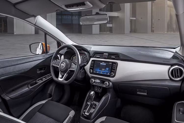 Giá bán cho 3 phiên bản của Nissan Almera 2021 còn ngang tầm giá với Toyota Vios (478 – 581 triệu đồng) và dễ tiếp cận hơn so với Honda City (529 – 599 triệu đồng)/ Ở phiên bản cao cấp nhất, Nissan Almera 2021 được trang bị đèn pha LED, tích hợp LED chiếu sáng ban ngày và đèn hậu LED. 