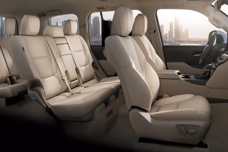 Hiện tại, chưa có hình ảnh chi tiết về Toyota Land Cruiser 2022 phiên bản VX.