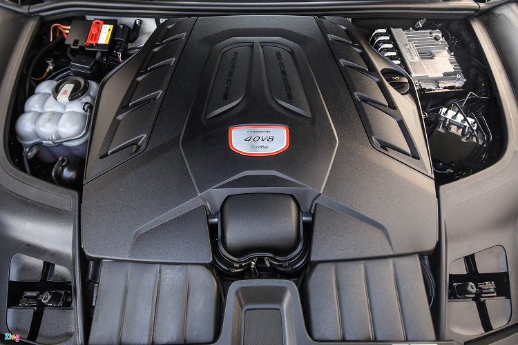 Xe tăng tốc 0-100 km/h trong 4,1 giây (3,9 giây với gói Performance Start) trước khi đạt tốc độ tối đa 286 km/h.