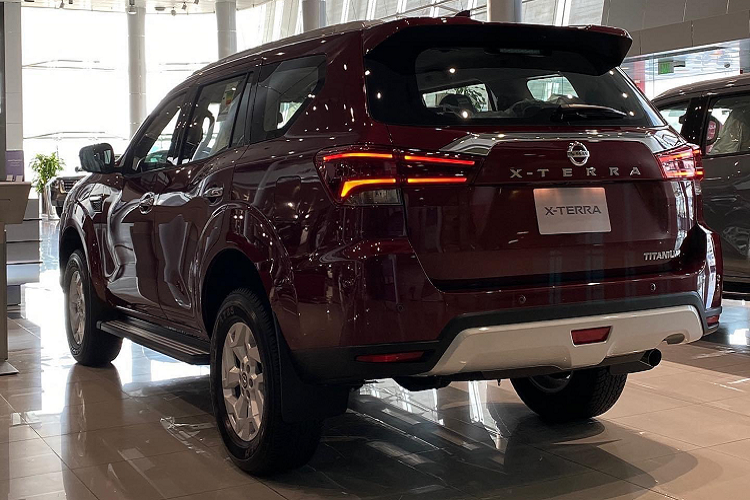 Sử dụng kết hợp với hộp số vẫn được giữ ở mức 7 cấp (7AT) như cũ và hệ dẫn động 1 và 2 cầu. Động cơ tăng áp 2.3L này đã sử dụng trên phiên bản trước đó của Nissan Terra tại thị trường Thái Lan. Theo kế hoạch, xe sẽ được lắp ráp tại Thái Lan và bán ra ngay trong tháng này. Tuy nhiên mức giá xe Nissan Terra 2021 vẫn chưa được công bố.