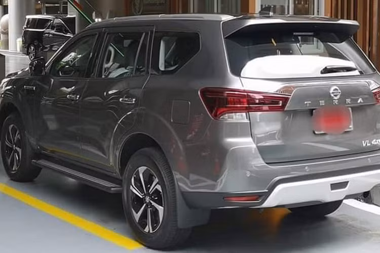Trước đó, ở dòng bán tải cỡ trung Nissan Navara 2021 mới ra mắt cách đây không lâu tại Việt Nam, nhiều khách Việt đã thất vọng khi Navara 2021 tại Việt Nam không được trang bị động cơ dầu 2.3L tăng áp kép này!