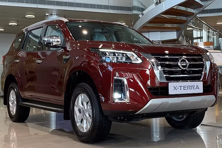 Ở thị tường Thái Lan, Nissan Terra 2021 sắp ra mắt sẽ tiếp tục sử dụng động cơ dầu 4cyl dung tích 2.3L tăng áp kép (twin-turbo) cho công suất cực đại 190 mã lực tại vòng tua máy 3.750 vòng/phút và mô-men xoắn cực đại 450 Nm tại được tại dải vòng tua máy từ 1.500 - 2.500 vòng/phút.