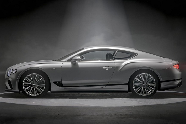Chẳng những nhanh và mạnh hơn, Bentley Continental GT Speed 2021 còn có 2 công nghệ mới vốn không được trang bị cho Continental GT thông thường. Hai công nghệ này bao gồm hệ thống đánh lái cầu sau tương tự Bentley Flying Spur và khóa vi sai chống trượt điều khiển điện tử ở cầu sau. Đây cũng là mẫu xe đầu tiên của Bentley được trang bị khóa vi sai như thế này.