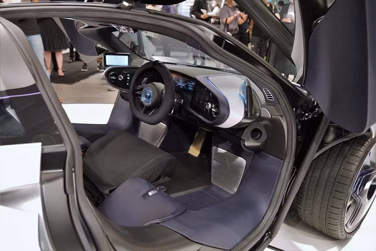 Các đại gia Hồng Kông gần như đã sở hữu đầy đủ các phiên bản hypercar của hãng xe McLaren bao gồm P1, P1 GTR, Senna, Senna GTR, Elva, McLaren Speedtail hay cả đại siêu phẩm McLaren F1 siêu đắt đỏ.