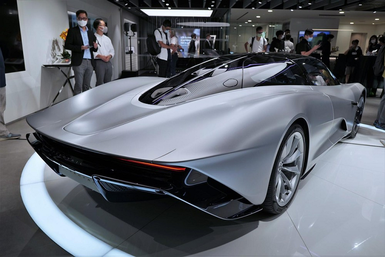 Được biết, Ngoài 106 chiếc siêu xe McLaren Speedtail, hãng xe Anh quốc còn tạo ra 6 cực phẩm McLaren Speedtail XP như 1 món quà dành tặng cho giới siêu giàu và siêu VIP của hãng, trong đó, đại gia ở Hồng Kông là 1 trong 6 vị khách đó.