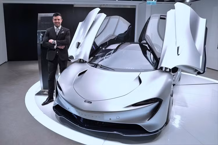 Thông tin về việc đại lý McLaren Hồng Kông có đến 3 suất mua siêu phẩm triệu đô 3 chỗ ngồi McLaren Speedtail đặc biệt trên tổng số 106 chiếc được sản xuất ra thế giới đã gây xôn xao giới mê xe trên toàn thế giới. Mới đây, đại lý này đã công bố chi tiết hơn về chủ nhân của 3 chiếc xe McLaren Speedtail.
