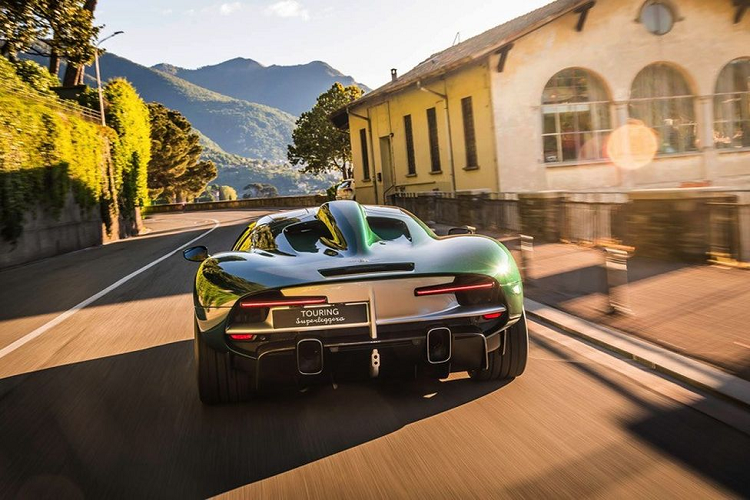 Quan sát ở khu vực ngoại thất, Touring Superleggera Arese RH95 sở hữu phong cách thiết kế mang đặc trưng của các mẫu siêu xe hiện đại với sự ưu tiên tối đa cho tính khí động học.