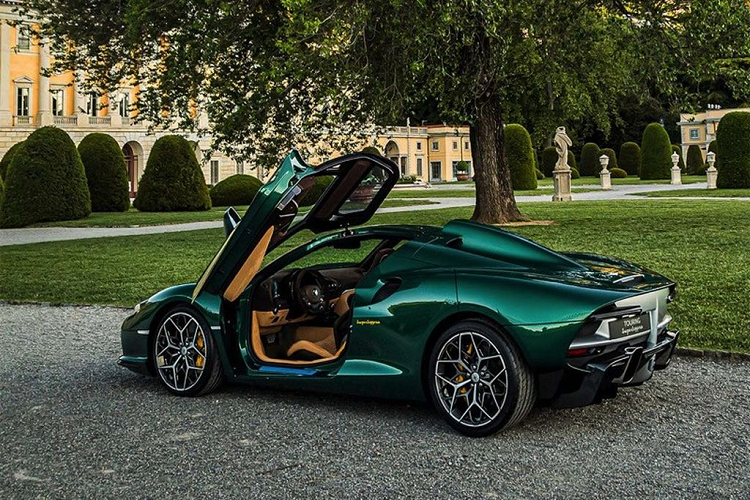 Nhìn vào hình ảnh của siêu xe Touring Superleggera Arese RH95, người xem sẽ dễ dàng liên tưởng tới bộ đôi danh tiếng là Ferrari 488 và Ferrari LaFerrari.