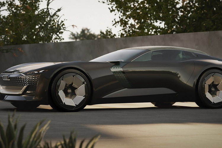 Nổi bật nhất là lưới tản nhiệt khung đơn truyền thống của Audi, nhưng nay đã được thay đổi bởi hệ thống đèn trang trí LED.