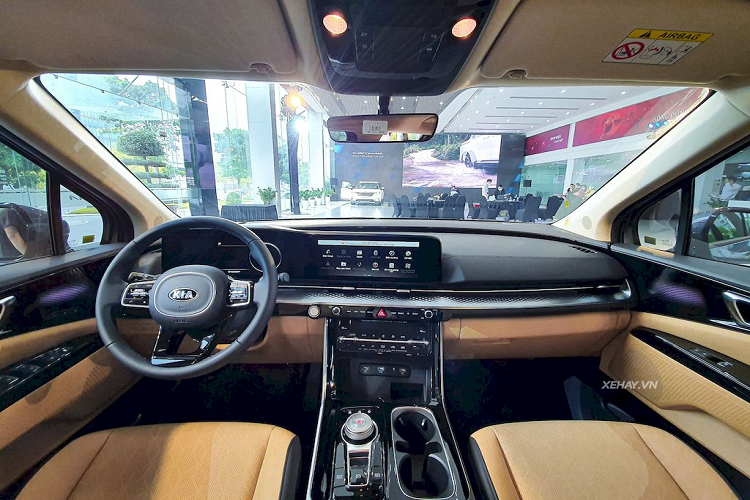 Chưa hết, Carnival 2022 cũng gây ấn tượng vì có thiết kế trẻ trung, mạnh mẽ và khả năng vận hành linh hoạt trên mọi địa hình... Chính vì vậy, để tìm được đối thủ "ngang tài ngang sức" với Kia Carnival 2022 tại Việt Nam không hề dễ. Sau đây một vài cái tên người tiêu dùng có thể cân nhắc nếu không muốn mua Kia Carnival 3.5G Signature 2022.