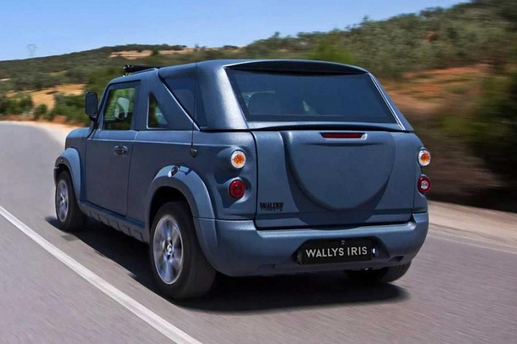 Một nửa chi phí của chiếc xe này là thuộc về động cơ nhập khẩu từ Pháp, cho dù nó nằm gọn trong thân vỏ bằng sợi thủy tinh được Tunisia lắp ráp. Thực tế, khoản tiền đó vẫn còn khá đắt đối với ngân sách của nhiều người dân tầng lớp trung lưu nước này, nhưng rẻ hơn nhiều so với hầu hết các mẫu xe mới khác.