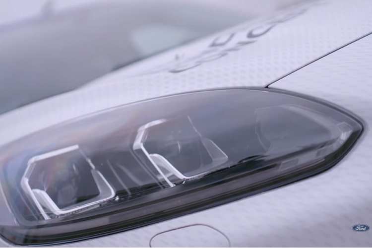 Ford Mindfulness 2022 mới cũng có hệ thống chiếu sáng xung quanh và hệ thống kiểm soát khí hậu thích ứng, mang đến không khí dịu mát sau những tình huống lái xe căng thẳng.