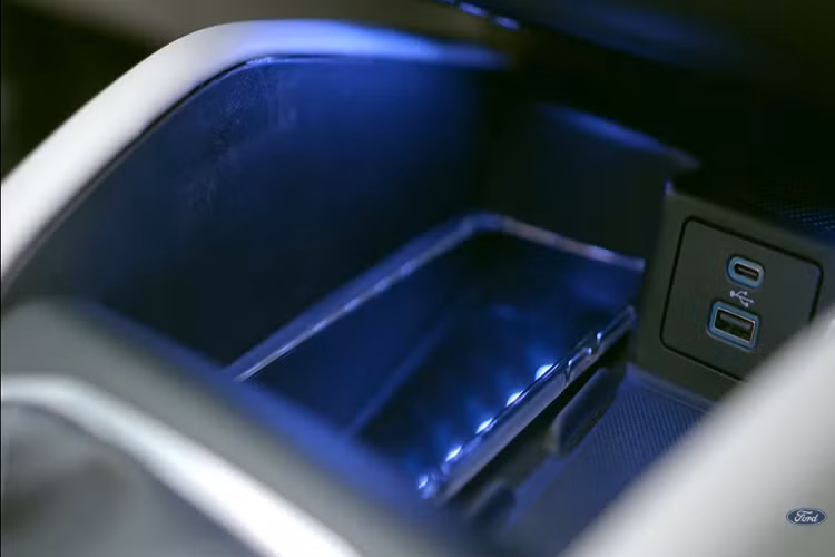 Trong đó, tính năng ngủ trưa được thiết kế để sử dụng trong các chuyến đi dài, cho phép người lái xe hạ ghế xuống nằm và thư giãn khi “nhịp đập thính giác” giúp họ đi vào giấc ngủ.