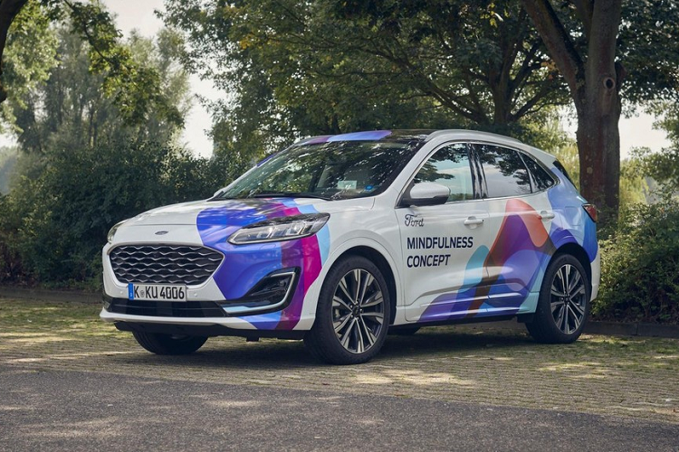 Đến với Triển lãm Ô tô Munich 2021, thương hiệu Ford chỉ khiêm tốn giới thiệu một mẫu concept mới gọi là Mindfulness, được thiết kế để cho thấy xe ô tô có thể trở thành một căn phòng nghỉ ngơi êm dịu ra sao. Mẫu Ford Mindfulness hoàn toàn mới này được chế tạo dựa trên SUV Kuga, và có trang bị một số tính năng thú vị.
