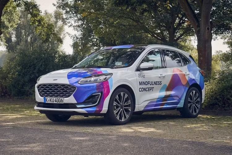 Đến với Triển lãm Ô tô Munich 2021, thương hiệu Ford chỉ khiêm tốn giới thiệu một mẫu concept mới gọi là Mindfulness, được thiết kế để cho thấy xe ô tô có thể trở thành một căn phòng nghỉ ngơi êm dịu ra sao. Mẫu Ford Mindfulness hoàn toàn mới này được chế tạo dựa trên SUV Kuga, và có trang bị một số tính năng thú vị.