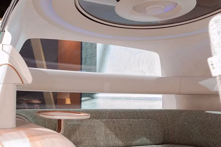 Trên đầu xe xuất hiện hệ thống đèn pha Parametric Pixel đặc trưng của thương hiệu ôtô điện Ioniq thuộc tập đoàn Hyundai. Khi xe khởi động, đèn pha sẽ sáng tuần tự để chào đón người dùng. Đằng sau, Hyundai SEVEN Concept cũng đi kèm hệ thống đèn Parametric Pixel bao quanh kính sau khá ấn tượng.