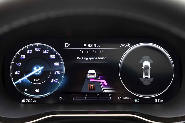 Ở 2 phiên bản Sportswagon và ProCeed, mẫu xe cỡ C này sẽ có cơ chế gập ghế 1 chạm, cửa cốp chỉnh điện cũng như tính năng sưởi ấm/làm mát cho ghế trước/sau. Đó là chưa kể đến 9 chất liệu nội thất khác nhau để khách hàng thoải mái lựa chọn.