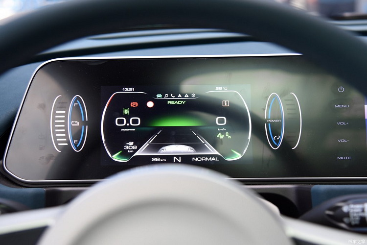 Ngoài ra, gói công nghệ an toàn Ora Pilot Driving còn có những hệ thống khác như phanh khẩn cấp tự động, phát hiện điểm mù, cảnh báo chệch làn đường, cảnh báo va chạm phía sau và cảnh báo phương tiện cắt ngang khi lùi.