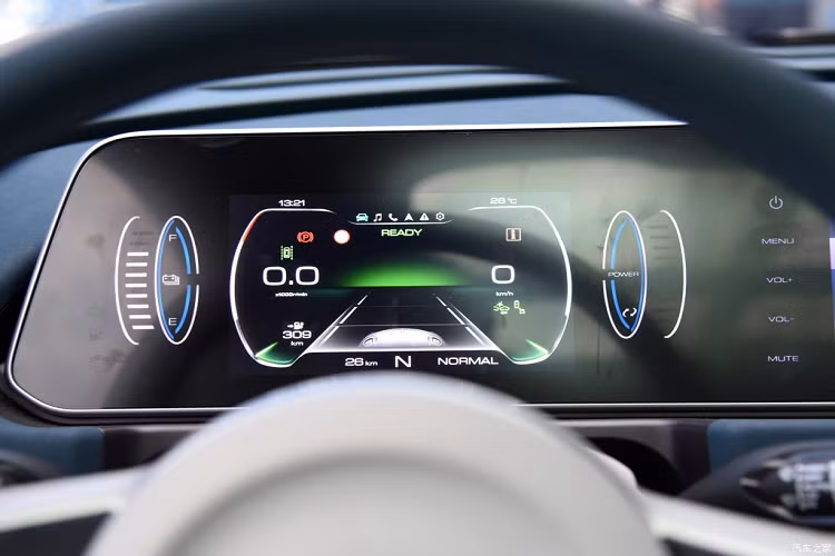 Ngoài ra, gói công nghệ an toàn Ora Pilot Driving còn có những hệ thống khác như phanh khẩn cấp tự động, phát hiện điểm mù, cảnh báo chệch làn đường, cảnh báo va chạm phía sau và cảnh báo phương tiện cắt ngang khi lùi.