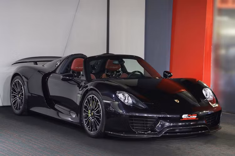 Porsche 918 Spyder là 1 trong bộ 3 siêu xe hypercar hybrid rất đình đám trên thế giới bên cạnh McLaren P1 hay Ferrari LaFerrari.