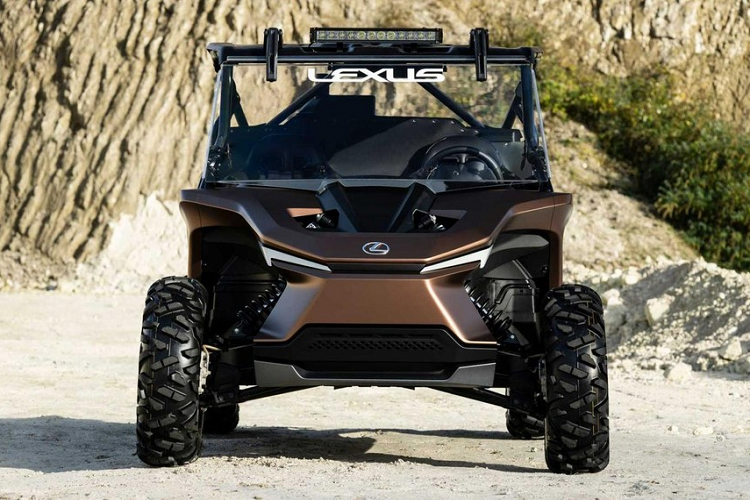 Mẫu xe địa hình Lexus ROV sử dụng động cơ đốt trong dung tích 1.0 lít mà đốt cháy nhiên liệu hydro, chứ không phải xăng thông thường. Lexus tuyên bố rằng hệ truyền động này cho phép tạo ra âm thanh truyền thống của động cơ đốt trong nhưng hầu như không phát khí thải – nó chỉ tạo ra một "lượng không đáng kể" do dầu cháy trong khi lái xe. Xe có trang bị một bình áp suất cao giữ hydro và một kim phun đặc biệt để đưa nhiên liệu vào buồng đốt.