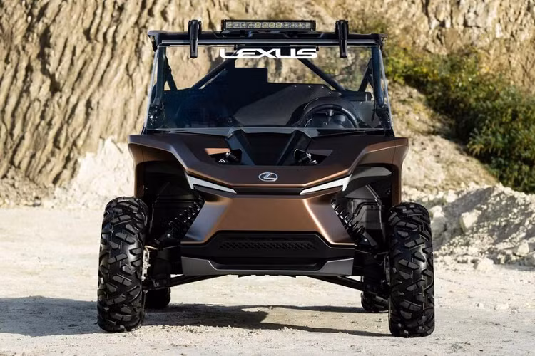 Mẫu xe địa hình Lexus ROV sử dụng động cơ đốt trong dung tích 1.0 lít mà đốt cháy nhiên liệu hydro, chứ không phải xăng thông thường. Lexus tuyên bố rằng hệ truyền động này cho phép tạo ra âm thanh truyền thống của động cơ đốt trong nhưng hầu như không phát khí thải – nó chỉ tạo ra một "lượng không đáng kể" do dầu cháy trong khi lái xe. Xe có trang bị một bình áp suất cao giữ hydro và một kim phun đặc biệt để đưa nhiên liệu vào buồng đốt.