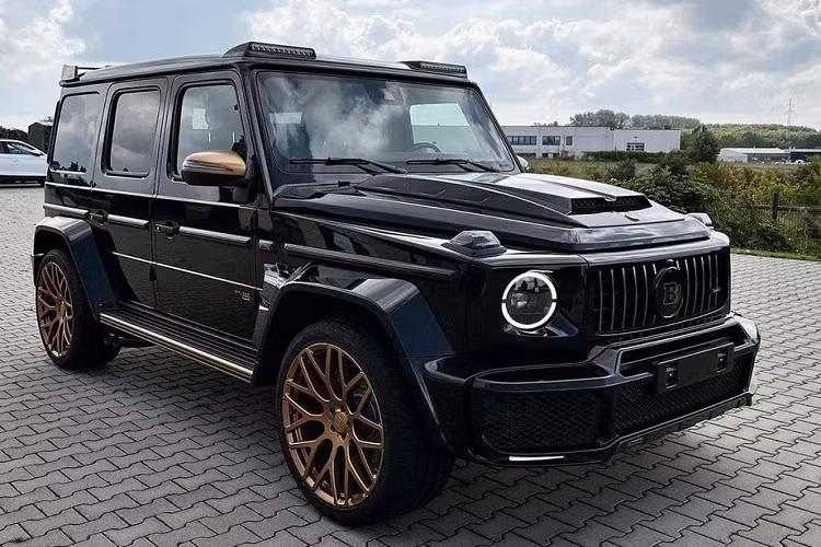 Về truyền động, Brabus 800 Widestar Gold Edition sử dụng khối động cơ V8 4.0L đã qua tinh chỉnh, nâng công suất lên 789 mã lực và tới 1.000 Nm mô-men xoắn. Từ đó, cho phép xe tăng tốc từ 0 - 100 km/h chỉ trong 4,1 giây, trước khi cán mốc tối đa 240 km/h.