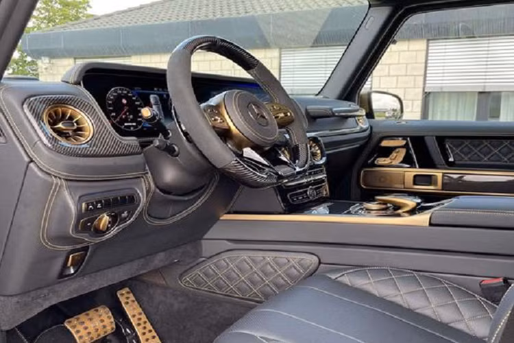 Trên thực tế, bản độ Brabus 800 Widestar Gold Edition được phát triển dựa trên nền tảng của bản độ Brabus 800 Widestar nhưng có thêm chi tiết "Gold Edition".