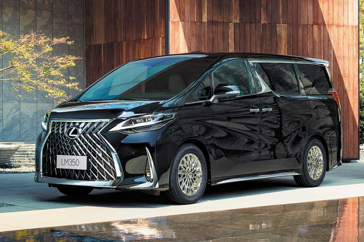 Theo chia sẻ từ một số tư vấn bán hàng của Lexus Việt Nam, thương hiệu này đang chuẩn bị cho kế hoạch ra mắt mẫu MPV hạng sang Lexus LM tới khách hàng trong nước. Đồng thời, tại đại lý của Lexus ở thủ đô Hà Nội và TP.Hồ Chí Minh đã bắt đầu nhận đơn đặt hàng của khách đối với mẫu xe này.